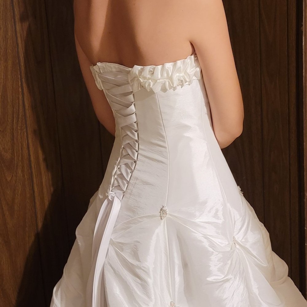Wedding Dress Maggie Sottero Size 8 - Picture 9 of 16